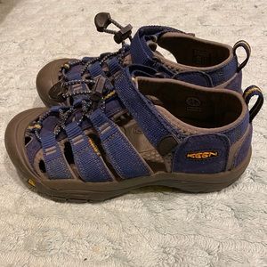 Keen boys sandals (Size 2)